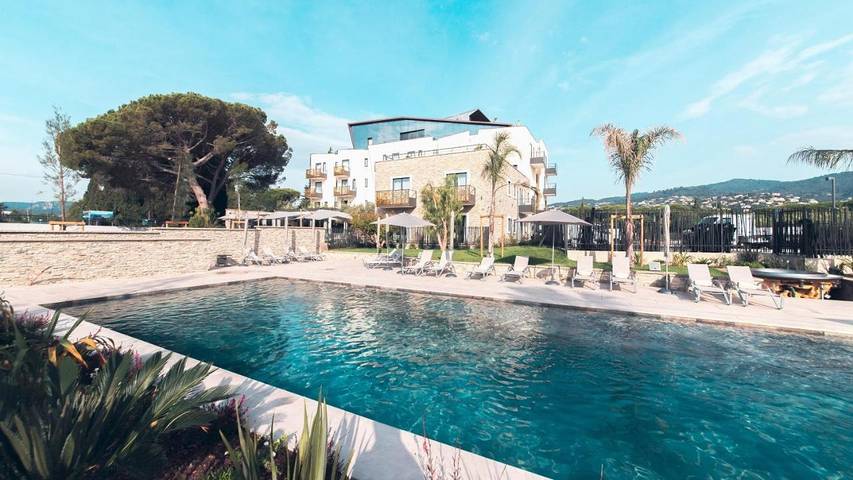 Hôtel pour 2 personnes, avec sauna et piscine ainsi que jardin et jacuzzi