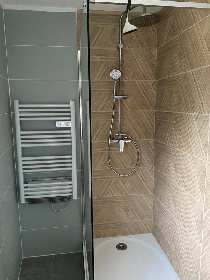 Location de vacances pour 12 personnes, avec vue et piscine ainsi que terrasse et jardin à Roynac - 4