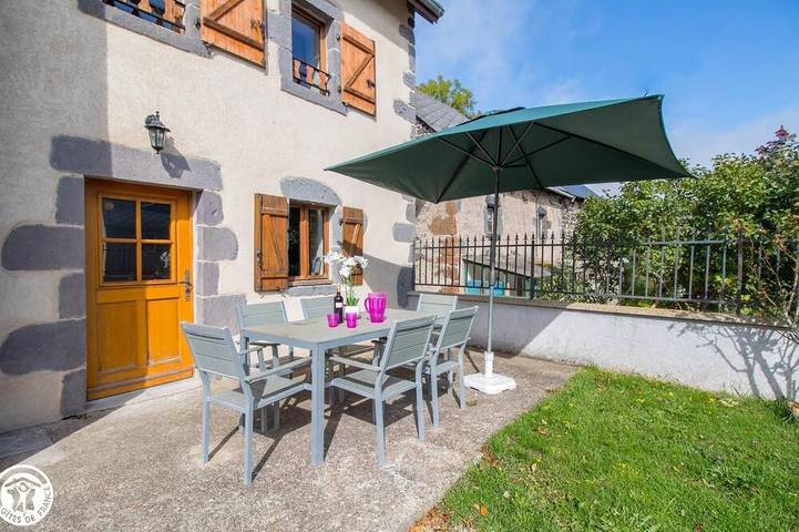 Location de vacances pour 6 personnes, avec jardin et balcon à Saulzet-le-Froid - 2