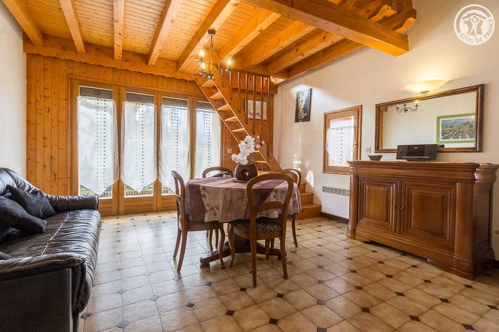 Gîte pour 4 personnes, avec Balcon ainsi que Terrasse et Jardin à Les Marches