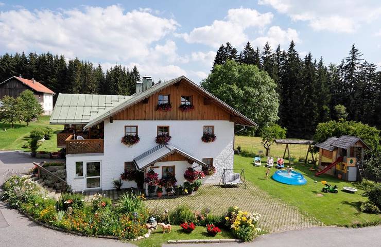 Bauernhof für 4 Personen, mit Balkon/Terrasse und Terrasse sowie Garten