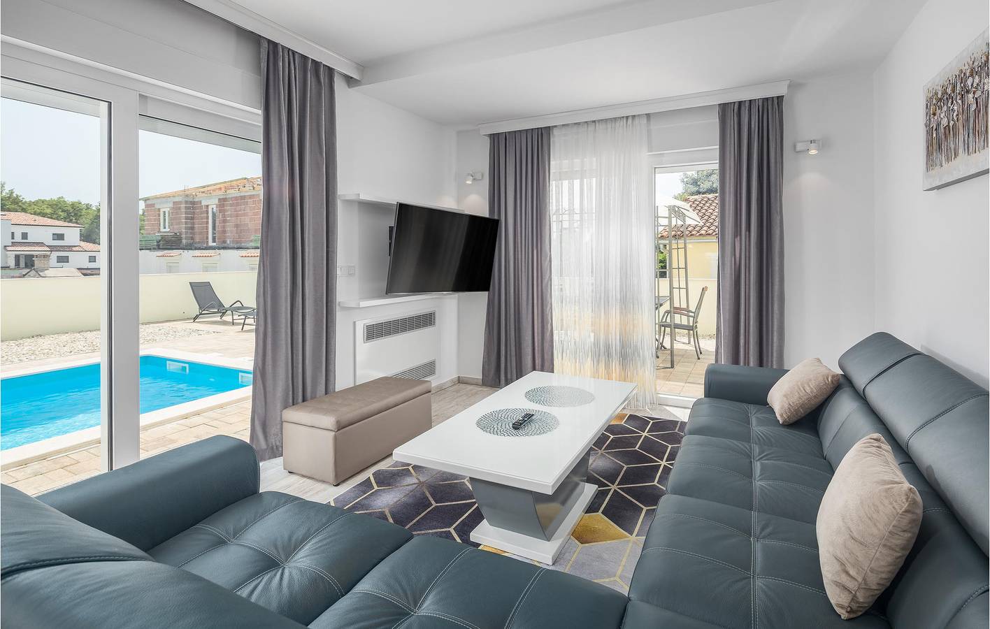 Geräumige 2-Zimmer-Oase mit Pool, Terrasse und Strand in der Nähe in Poreč, Grad Poreč