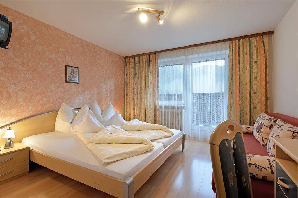 Ganze Ferienwohnung, Panoramazimmer "Wilder Kaiser"- Du/Wc,Tv,Tel,Blk in Schwendt, Kaisergebirge