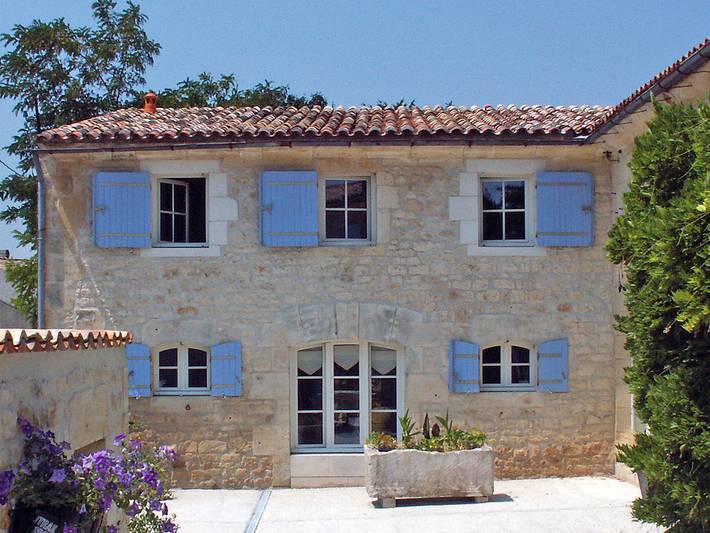 Gîte pour 5 personnes, avec Piscine à Saint-Palais-de-Phiolin