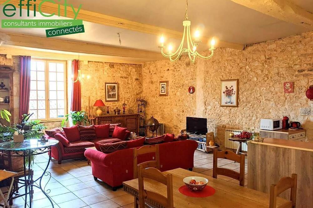 Charming Villa Overllooking Plaza in Monpazier<br> in Monpazier, Périgord Pourpre