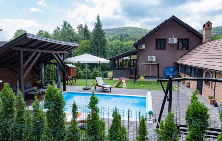 Gemütliche 18 m² große Wohnung mit Pool, WLAN und Garagenstellplatz in Pozega-Slawonien