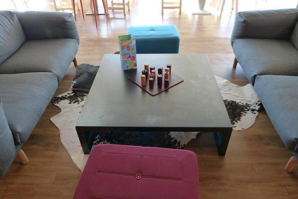 Entire apartment, 10m from ski slopes, parking, tv, ski locker, 25m², Super Besse in Super Besse, Besse-et-Saint-Anastaise