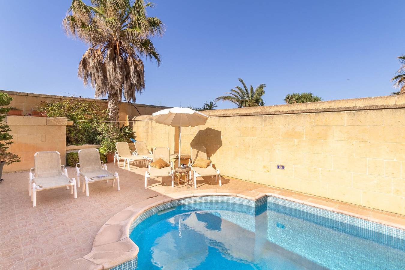 Ta'Leli Pool Farmhouse in Gozo in Gharb, Gozo