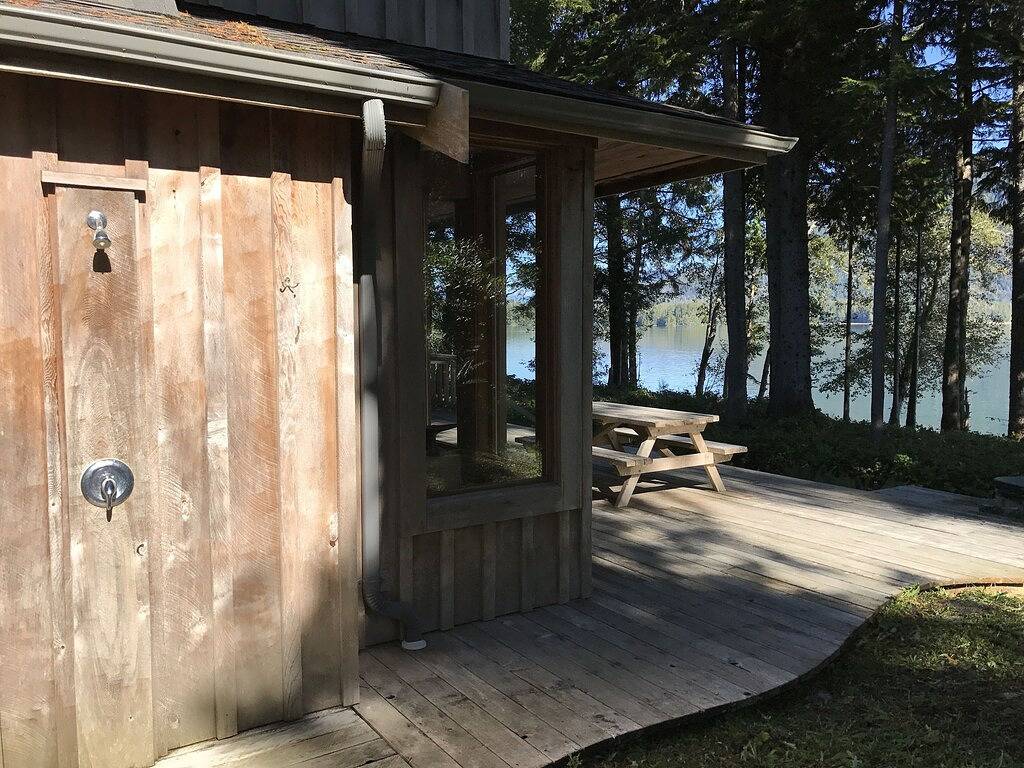 Luxuriöse Oceanfront Custom Home, voll lizenzierte und schöne Aussicht auf Meares ist! in Tofino, Alberni-Clayoquot Regional District