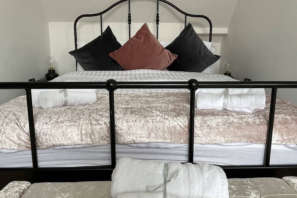 Chapel row 5 luxury cottage in the peaks in Wirksworth, Derbyshire