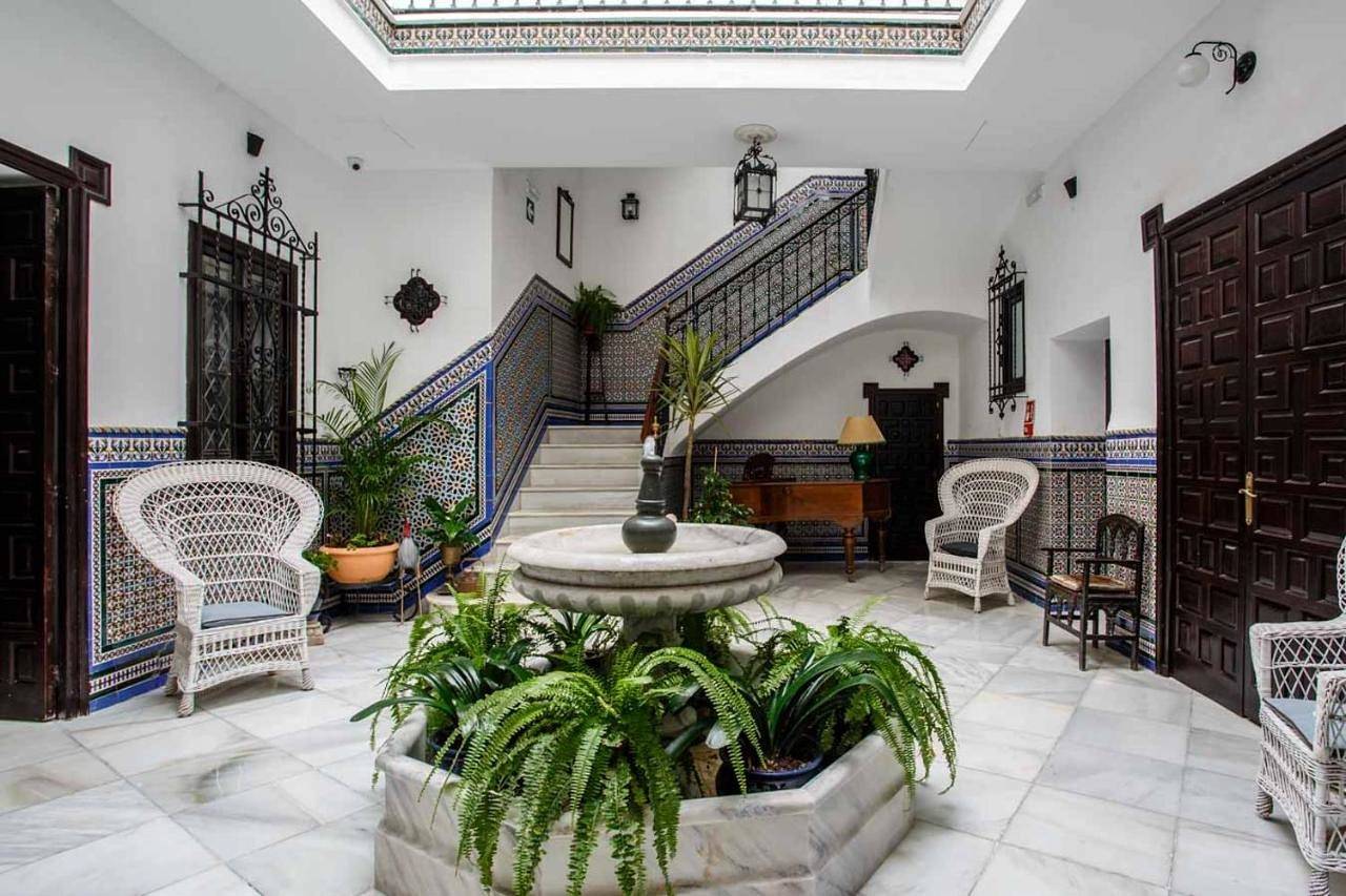 Suite with Patio in Casco Antiguo, Sevilla