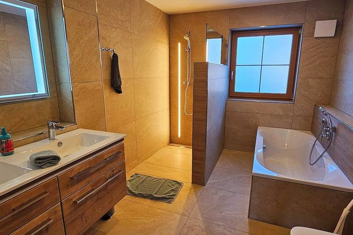 Ganze Wohnung, FeWo Hipp Nr. 6 - 77m² Neubau im Eg mit Terrasse und Bergblick in Top Lage in Halblech, Bayerisch Schwaben