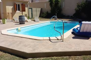 Cottage pour 6 personnes, avec jacuzzi ainsi que jardin et terrasse à Montfrin