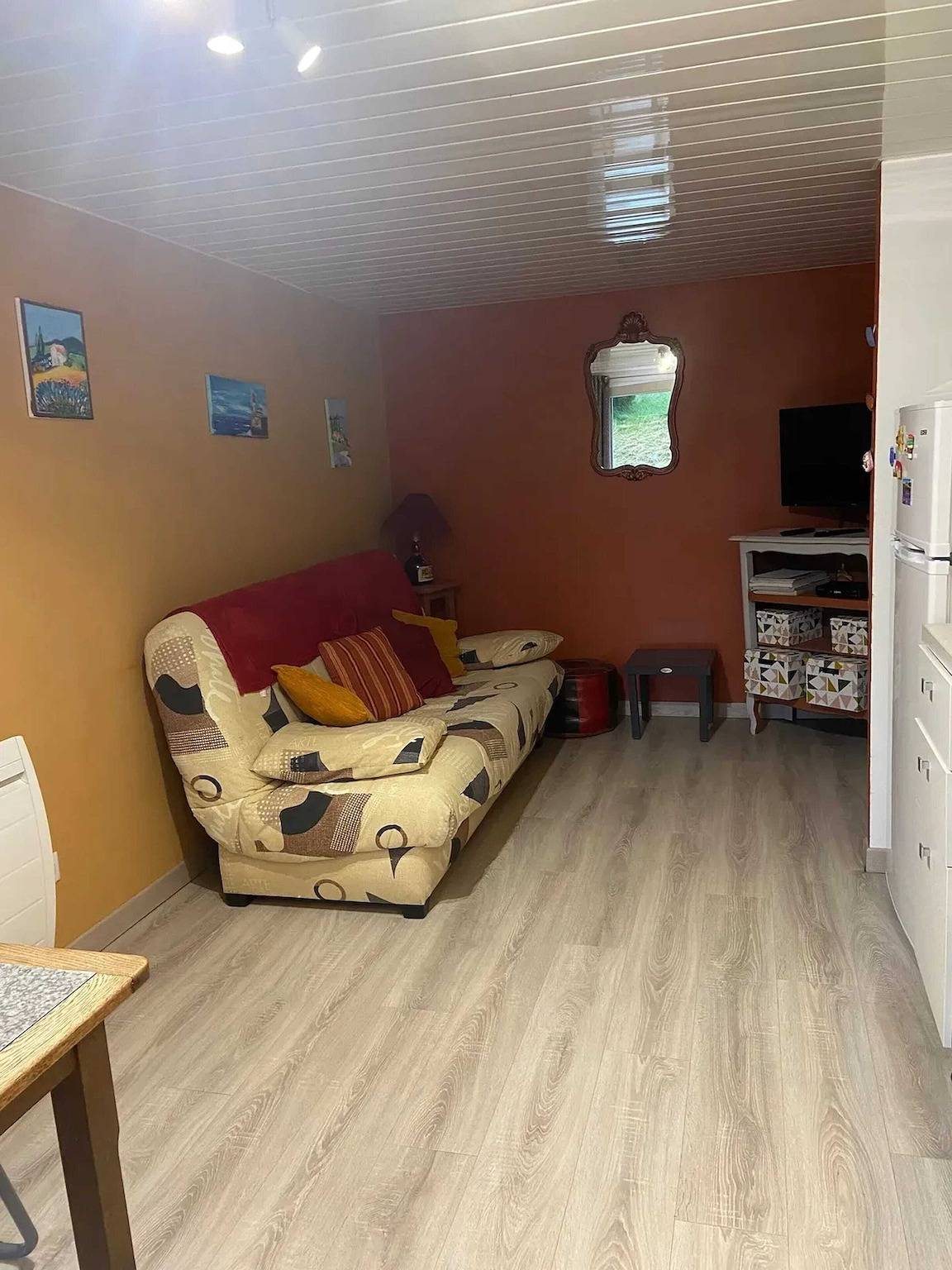 Appartement entier, Appartement rénové à Lapte avec terrasse 40 m² in Lapte, Haute-Loire