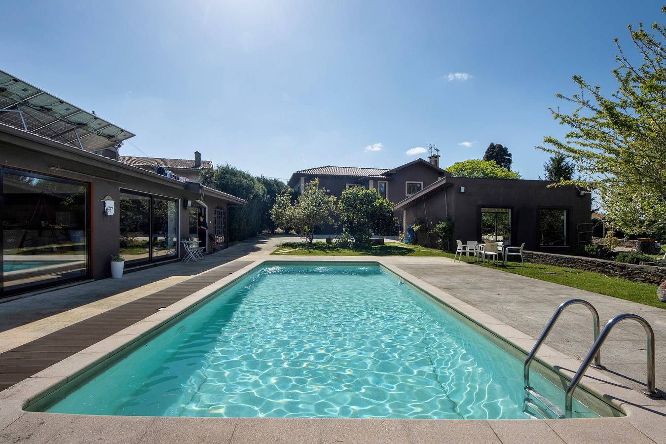 Ferienhaus 'Casa Chocolate' mit Bergblick, privatem Pool und Wlan in Foz do Sousa e Covelo, Porto Distrikt