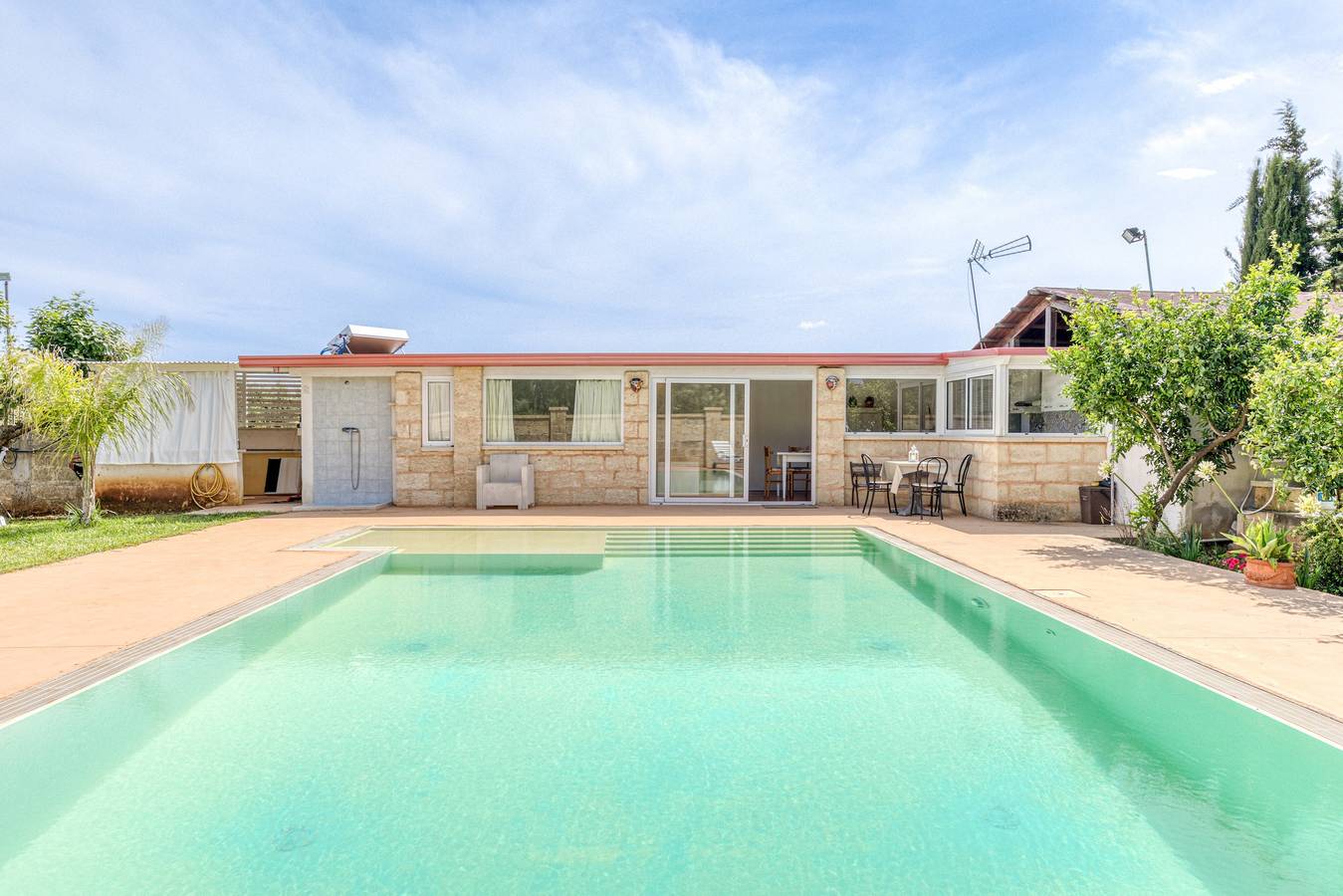 Appartamento intero, Appartamento 'Dependance Con Piscina' con piscina privata, Wi-Fi e aria condizionata in Taurisano, Golfo di Taranto