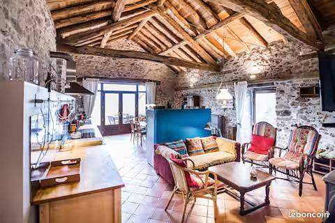 Location de vacances pour 6 personnes, avec Terrasse ainsi que Jardin et Vue dans Fontrieu