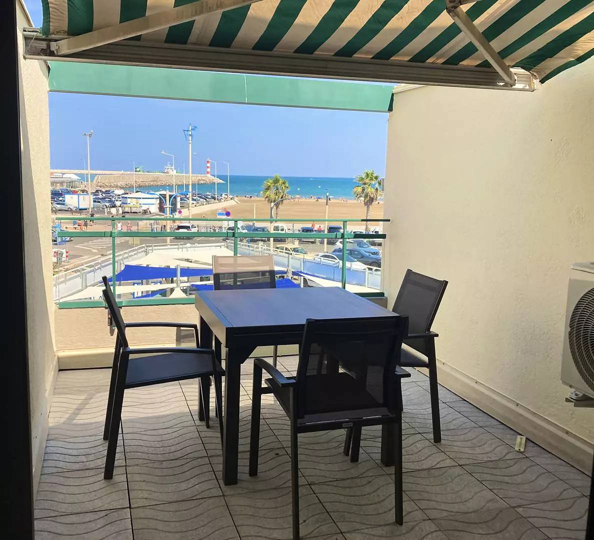 Ganze Wohnung, Front De Mer: T2 Cabine Klimaanlage mit Terrasse 2 Stufen vom Strand in Port-la-Nouvelle, Côte d'Améthyste