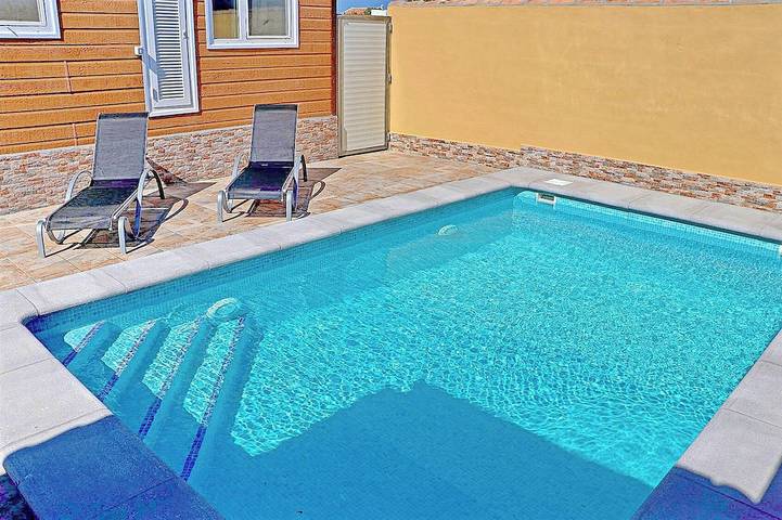 Bungalow para 4 personas, con piscina y jardín, Se admiten mascotas en Conil de la Frontera