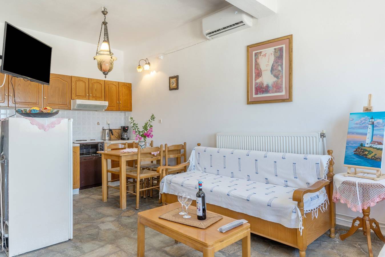 Ganze Wohnung, Ferienwohnung 'Agnadi' mit Meerblick, Balkon und Klimaanlage in Livadi, Kykladen