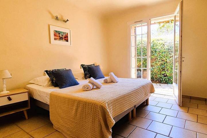 Location de vacances pour 14 personnes, avec jardin dans Sainte-Lucie de Porto-Vecchio - 4