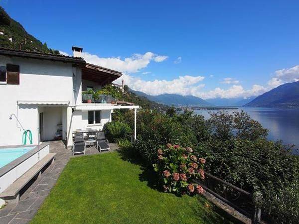Ferienwohnung für 6 Personen, mit Terrasse und Garten sowie Pool