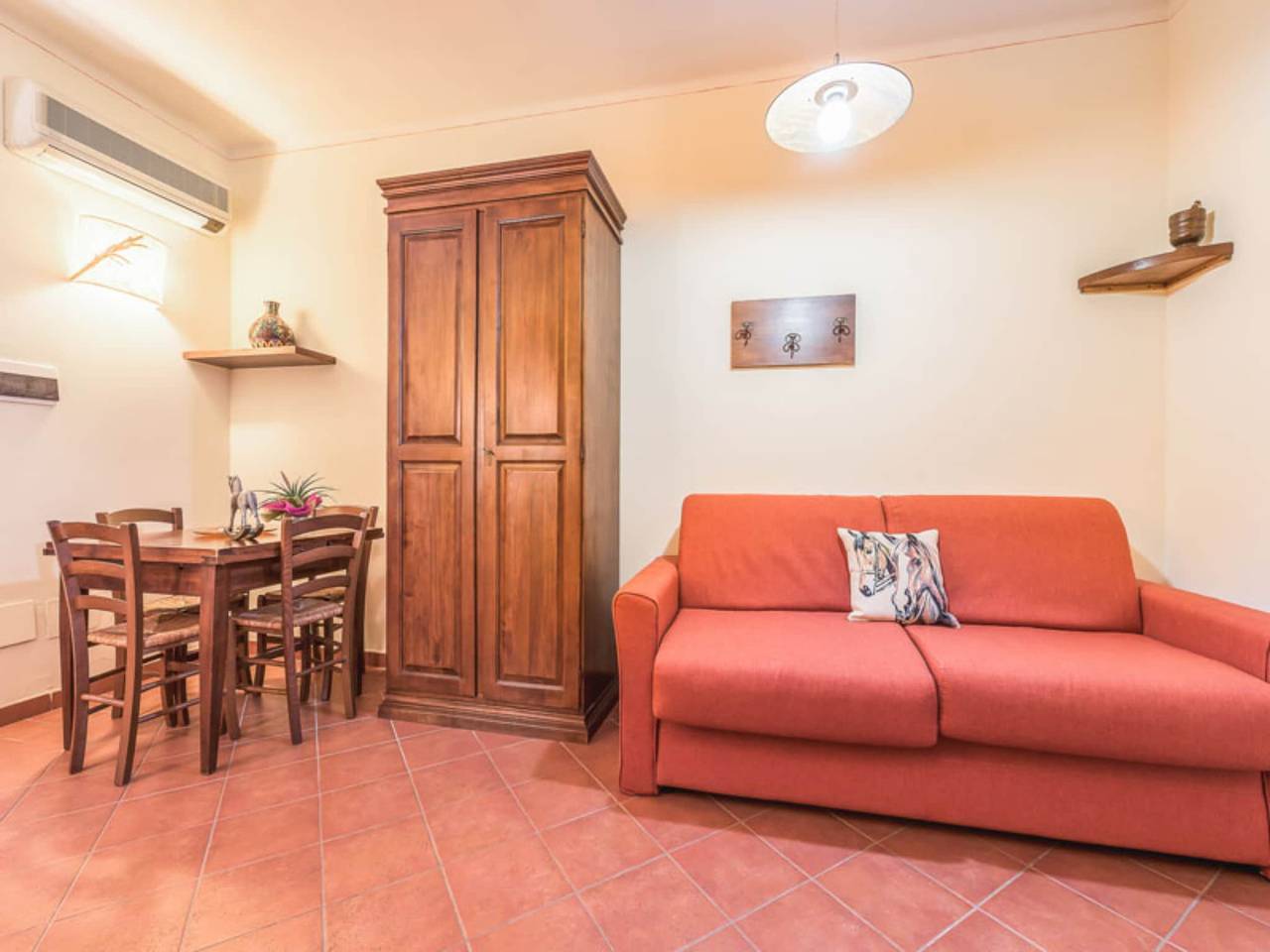 Ganze Wohnung, Apartement in der Residence Antico Casale in Sarzana, Naturpark Montemarcello-Magra-Vara