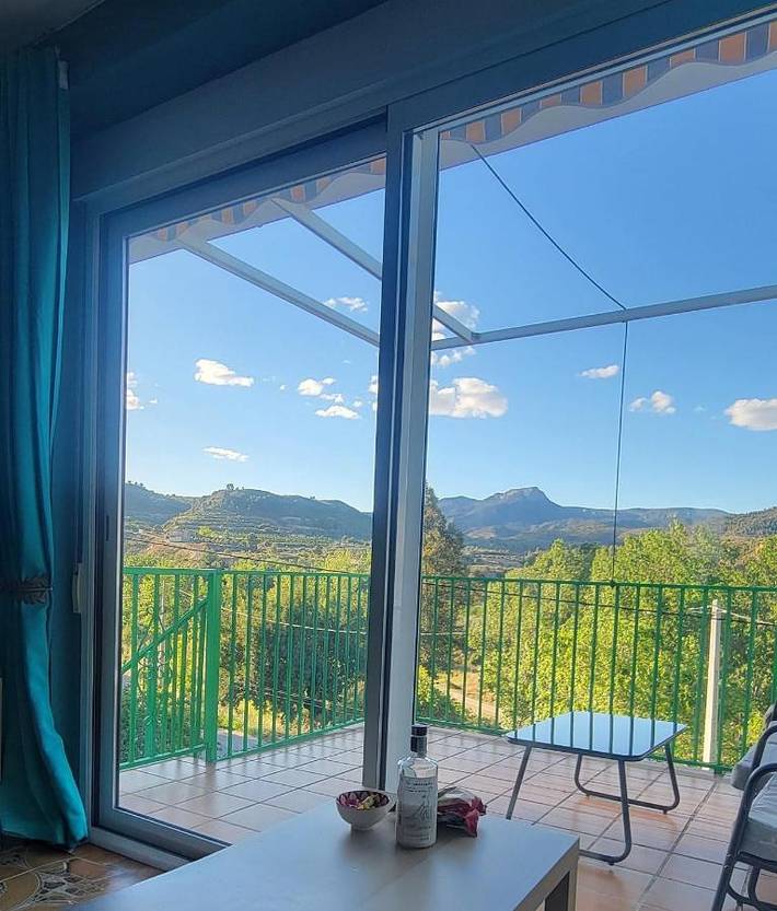 Chalet para 6 personas, con Balcón y Terraza además de Jardín y Piscina en Los Serranos - 2