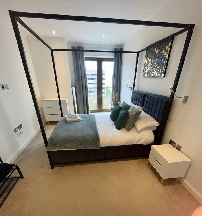 Entire holiday apartment, Business Suite Lux 2 Bed Apartment in St Albans in Hertfordshire