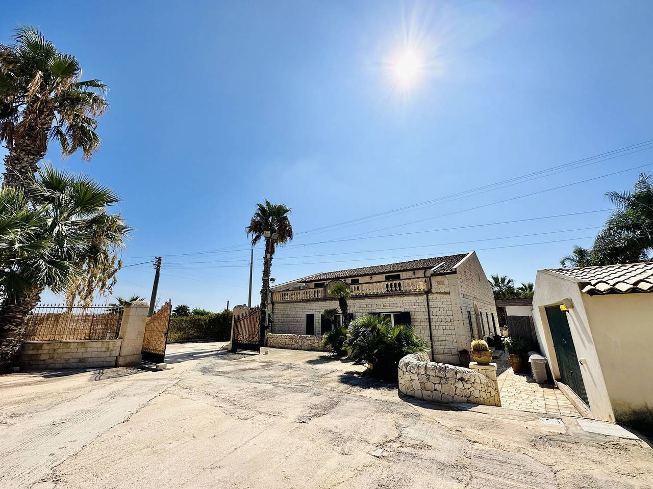 Villa Rosarno in Lido Spinasanta, Scicli