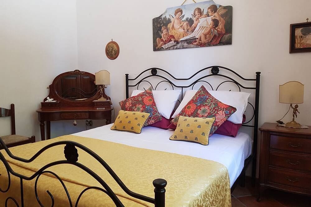 Romantic Italian villa with superb heated pool and beautiful gardens near Oria in Oria, Salento