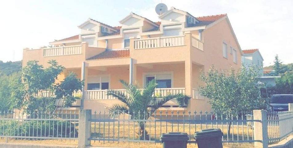 Appart’hôtel pour 4 personnes, avec vue ainsi que balcon et jardin