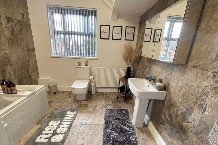 Apartamento entero, 3 bedroom apartment / sleeps 6 with free parking in Wolverhampton, Birmingham y alrededores