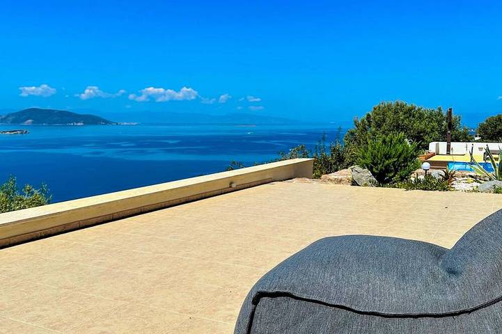 Gîte pour 6 personnes, avec piscine et balcon dans Perdika