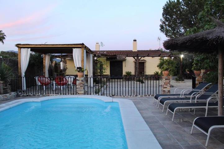 Casa rural para 8 personas, con vistas además de piscina y jardín, Se admiten mascotas en Parque natural de Los Alcornocales - 2