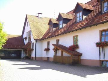 Ferienwohnung für 6 Personen, mit Garten und Balkon, kinderfreundlich in Obertrubach