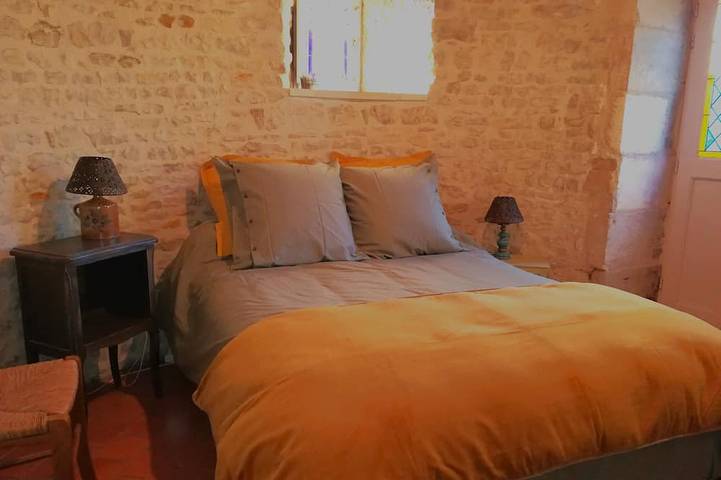 Location de vacances pour 6 personnes, avec terrasse ainsi que piscine et jardin à Saint-Pierre-d'Amilly - 4