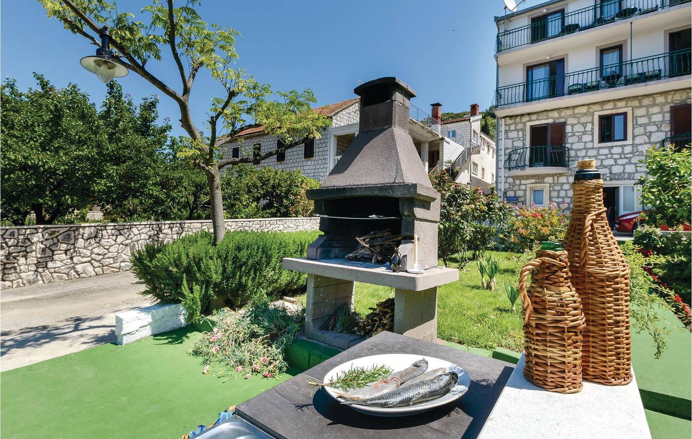 Ganze Ferienwohnung, Gemütliche 300 m zum Strand: Klimatisierte Wohnung mit Terrasse und Parkplatz in Blace, Dubrovnik-Neretva