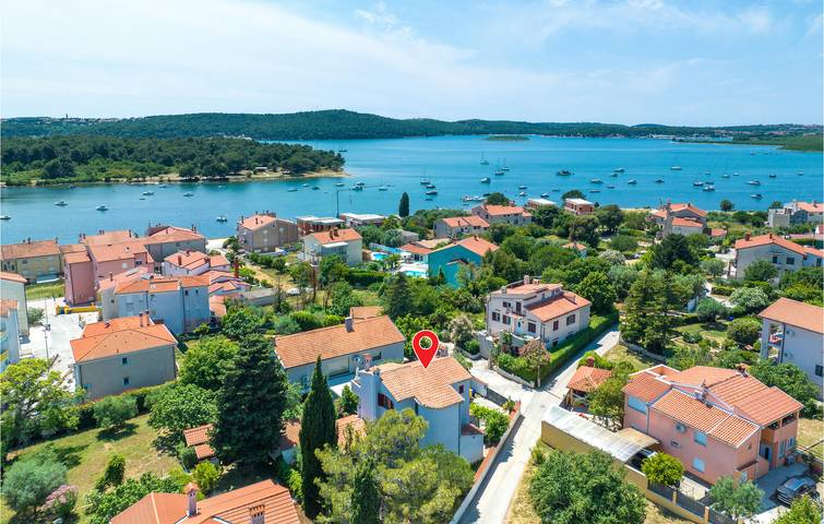 Ferieleilighet for 2 personer, med terrasse og hage i Medulin