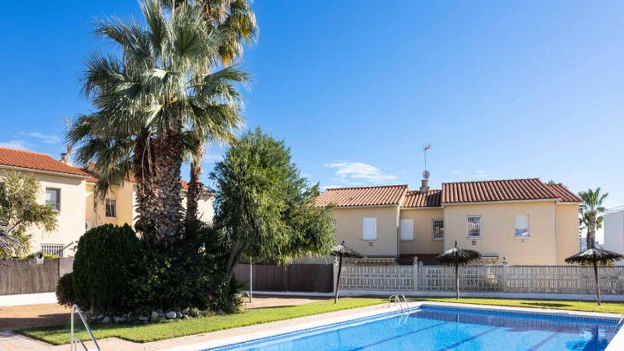 Apartamento vacacional entero, Apartamento de vacaciones para 9 personas con jardín in Creixell, Costa Dorada
