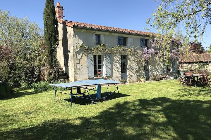 Location de vacances pour 6 personnes, animaux acceptés à Cersay