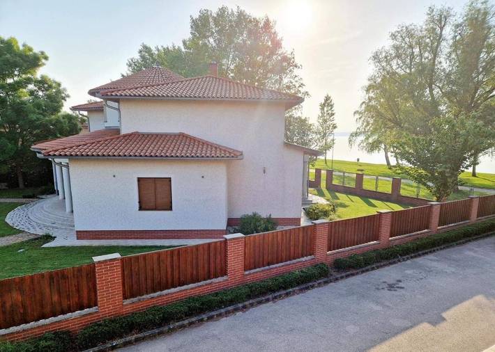 Ferienwohnung für 4 Personen, mit Ausblick und Balkon sowie Seeblick, mit Haustier in Siofok - 2