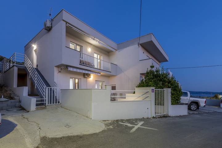 Ferienhaus für 7 Personen, mit Pool und Garten in Podstrana - 2