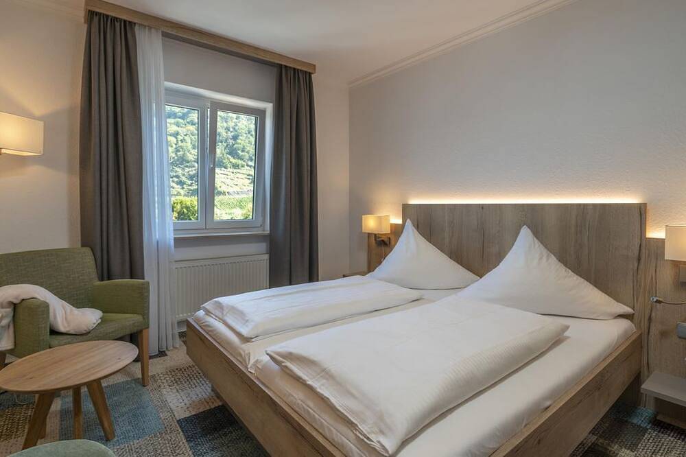 Doppelzimmer mit Balkon - Moselhotel Zur Traube in Burg Eltz, Löf