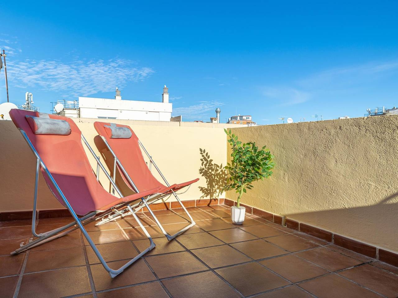 Apartamento vacacional entero, H2M Lazcano con terraza en casco histórico in Malaga Centro Historico, Málaga