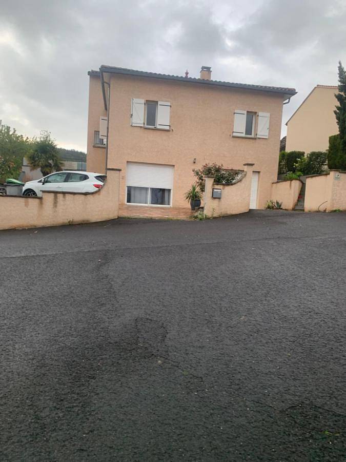 Gîte pour 3 personnes, avec vue et terrasse à Mirefleurs - 3