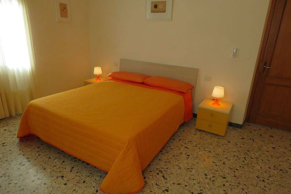 Ganze Wohnung, Close to the Cinque Terre with mooring for 2 + 1 beds in Montemarcello, Ameglia Gemeinde
