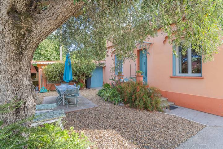 Ferienhaus für 4 Personen, mit Balkon und Garten