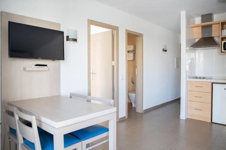 Ferienwohnung für 2 Personen, mit Balkon und Terrasse sowie Garten und Pool am Playa d'en Bossa - 2