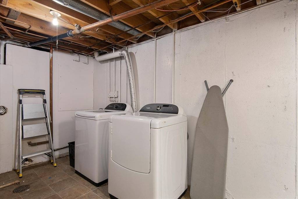 Spacious Homestead • 3 Baths • Game Den • Yard in Centennial, Arapahoe County